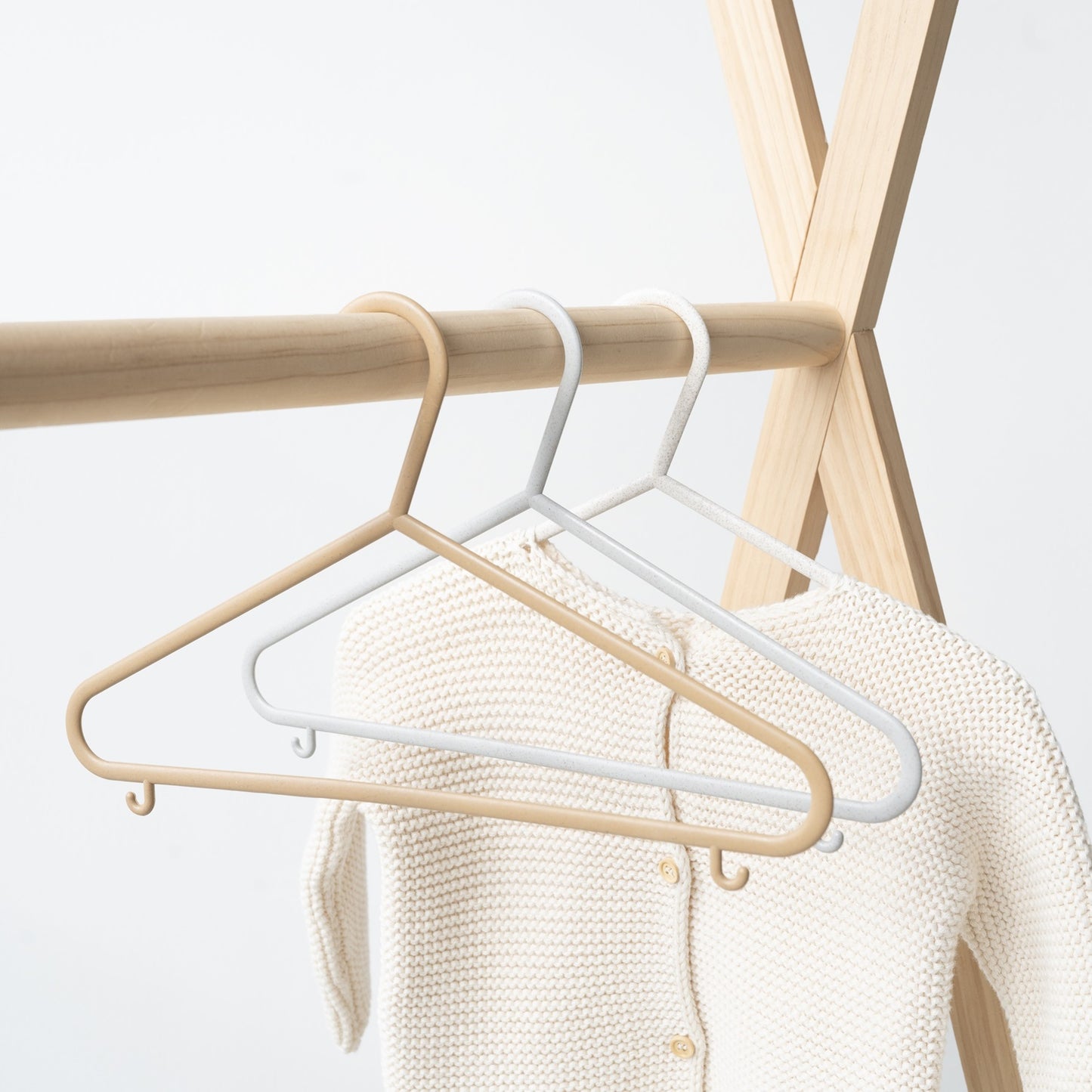 assorted wheat straw hangers (30 per set) - cream/gray/brown
