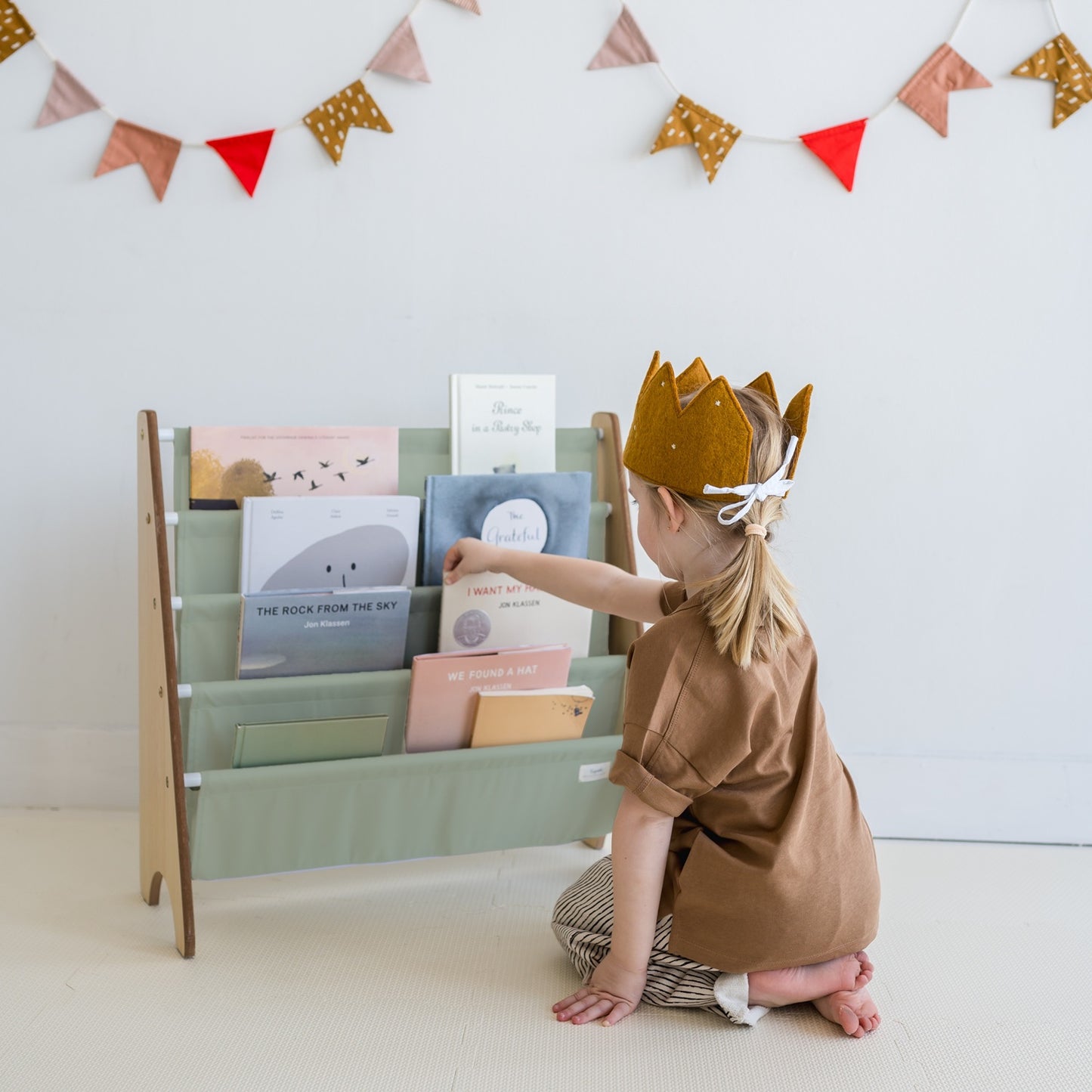 green recycled fabric book rack