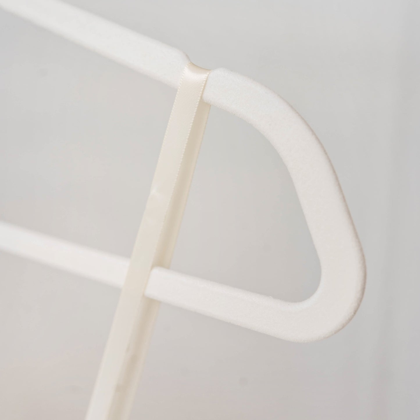 cream adult velvet non-slip hangers (30 per set)