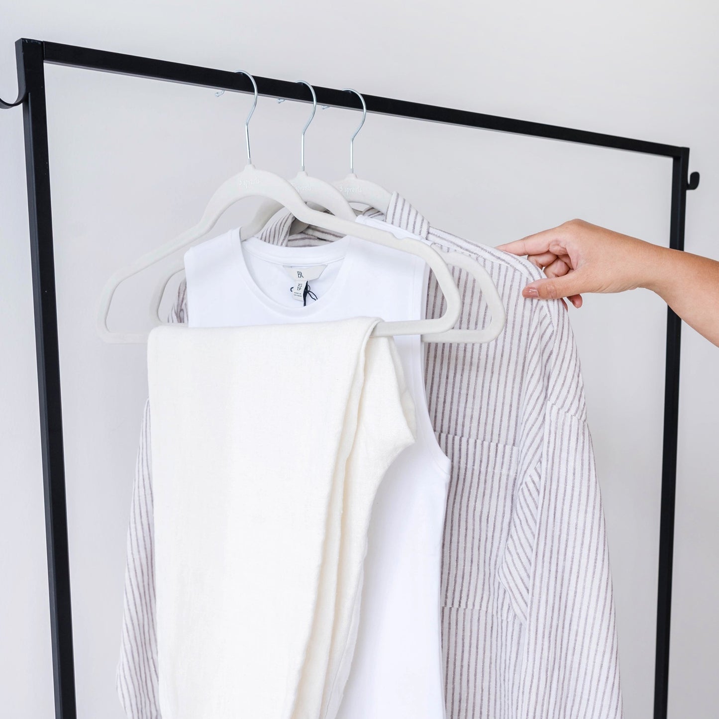 gray adult velvet non-slip hangers (30 per set)